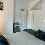 Brand New Flat 5 With Free Parking And Fast Wifi