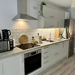 Brand New Flat 5 With Free Parking And Fast Wifi